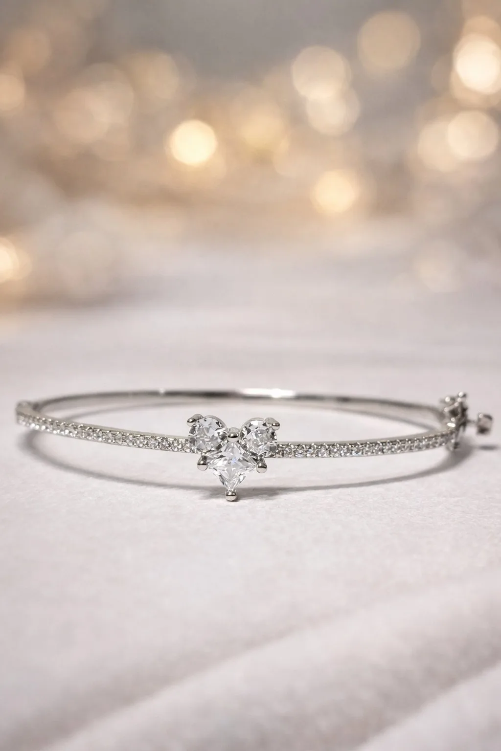 צמיד לב קשיח משובץ