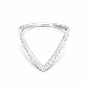 טבעת v משובצת אבני זרקון מכסף